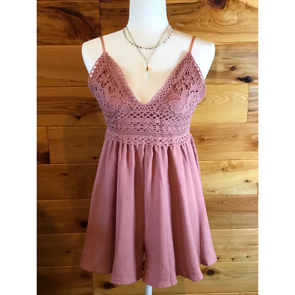 β‘οΈHPβ‘οΈπΈ Mauve crochet romper with tie back πΈ - Picture 3 of 6